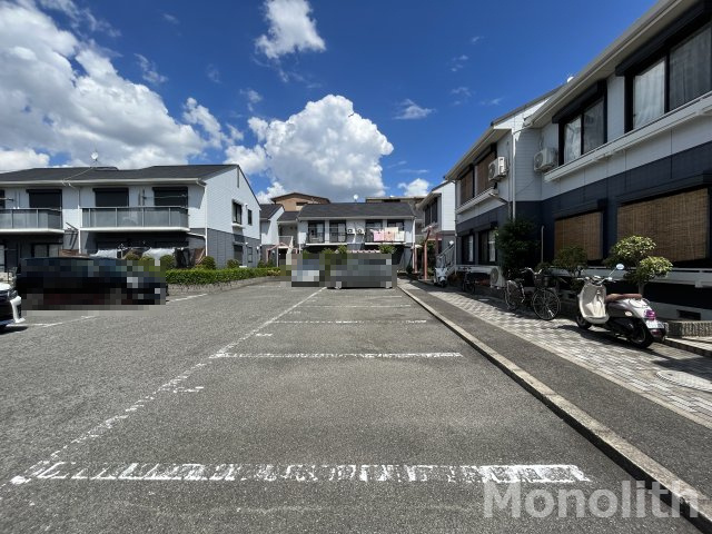 パル今福B棟の駐車場