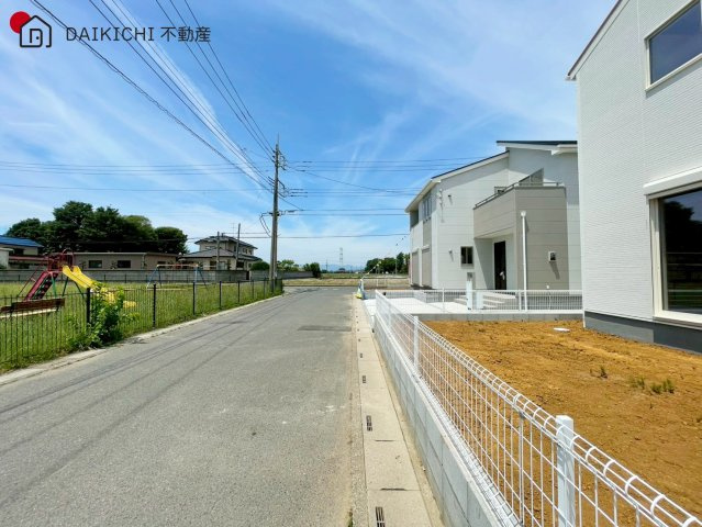 【前面道路含む現地写真】 | Livele Garden.S　吉見町東野 新築戸建　全5棟　4号棟
