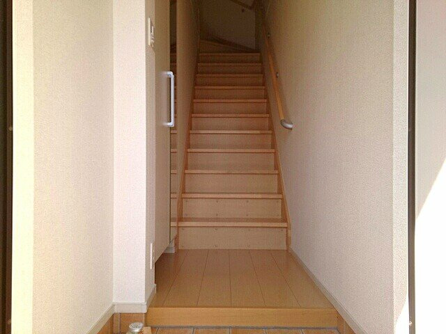 セレスコート本郷の玄関