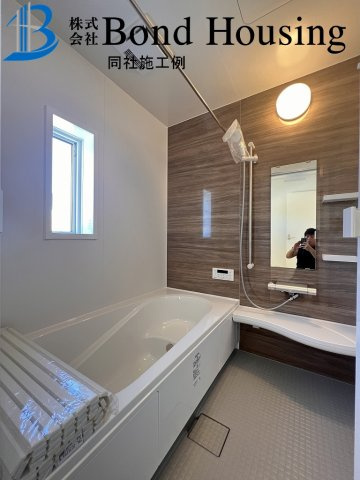 角地につき陽当り・通風良好　大久保町谷八木　全4棟　1号棟の浴室