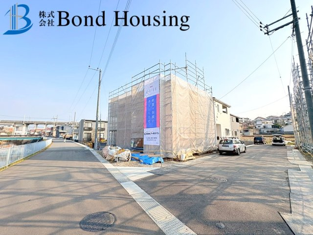 角地につき陽当り・通風良好　大久保町谷八木　全4棟　1号棟の駐車場