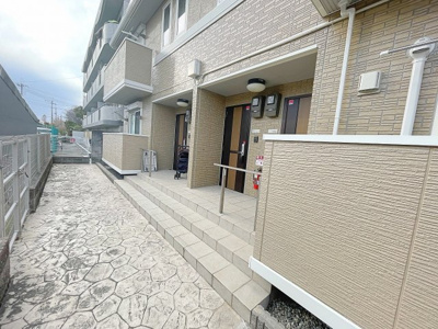 【エントランス】 | クローバーハイツ | お部屋までのアプローチです