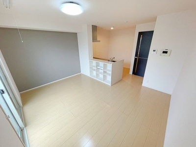 【居間・リビング】 | クローバーハイツ | 広いリビングですね