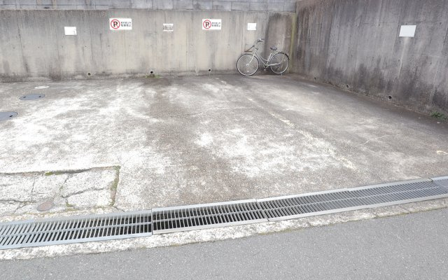 ハイツイーストヒルズの駐車場