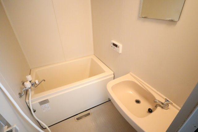 ハイツイーストヒルズの浴室