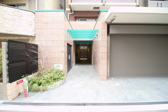 藤の邸 京町堀のエントランス