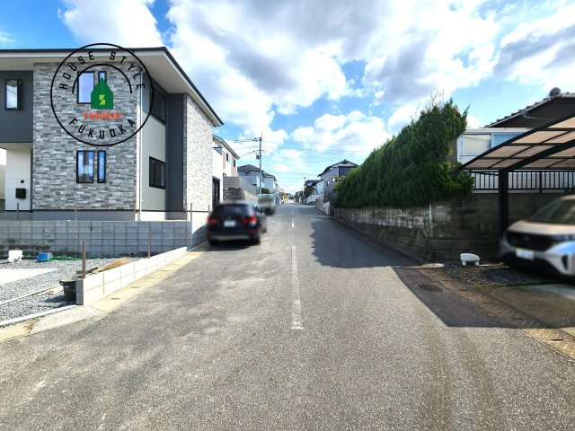 大野城市南ヶ丘2丁目第3-2棟（1号棟）の前面道路含む現地写真|前面道路です。