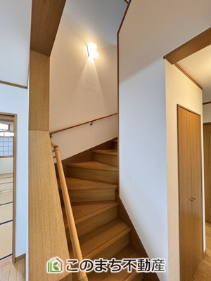 【内装】 | 日光市猪倉中古戸建 | 手すり付きで小さなお子様にも安心の階段スペースです☆