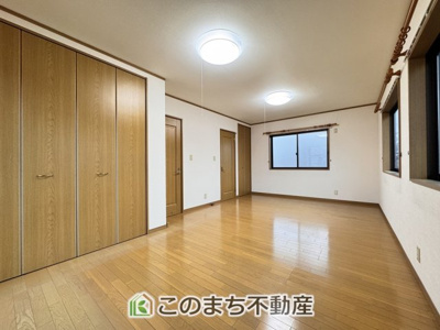 【洋室】 | 日光市猪倉中古戸建 | 南向きで陽当たりの良い洋室♪風通しもよく快適です☆