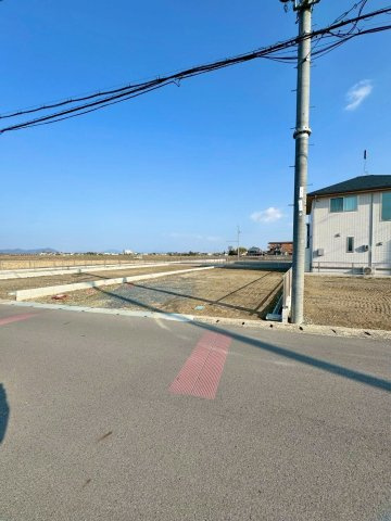 野洲市六条2号地　建築条件無し売土地の前面道路含む現地写真