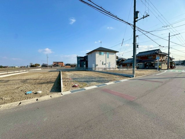 野洲市六条2号地　建築条件無し売土地の前面道路含む現地写真