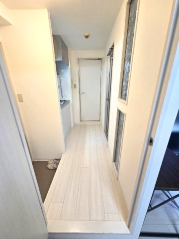シティファースト四条西洞院の現況写真|玄関とキッチンスペースです