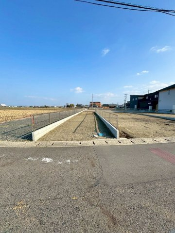 野洲市六条4号地　建築条件無し売土地の前面道路含む現地写真