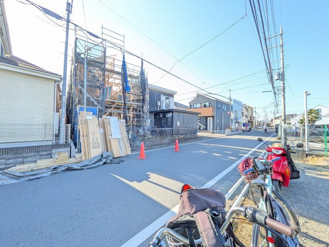 八王子市　中野町　新築一戸建ての前面道路含む現地写真|～前面6ｍ道路につき駐車もしやすいです～