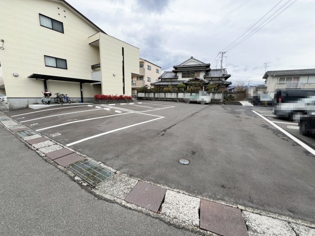 アーバンビレッジ鴨部Ⅱの駐車場