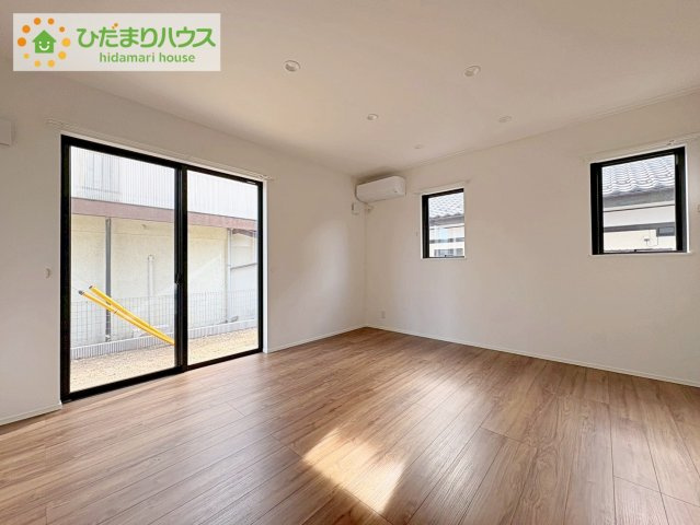 日立市河原子町2丁目　新築戸建　2号棟の居間・リビング|お子様が元気に遊べる広々としたリビングです。