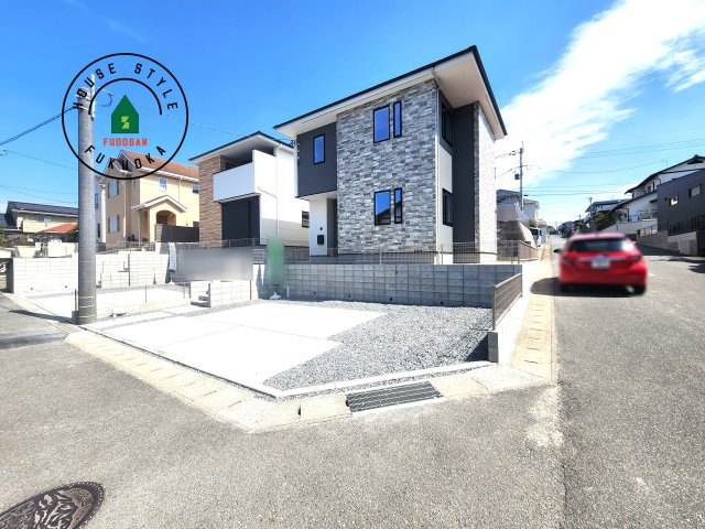 大野城市南ヶ丘2丁目第3-2棟（2号棟）の前面道路含む現地写真|見学の時間などお気軽にお問い合わせ下さい。