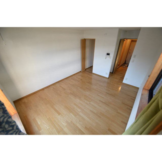 【居間・リビング】 | Ｌｅ　Ｓｏｕｊｉｒｏ　ル　荘ジロー | 写真、間取図面、設備、概要などが現況と異なる場合は現況優先となります。
