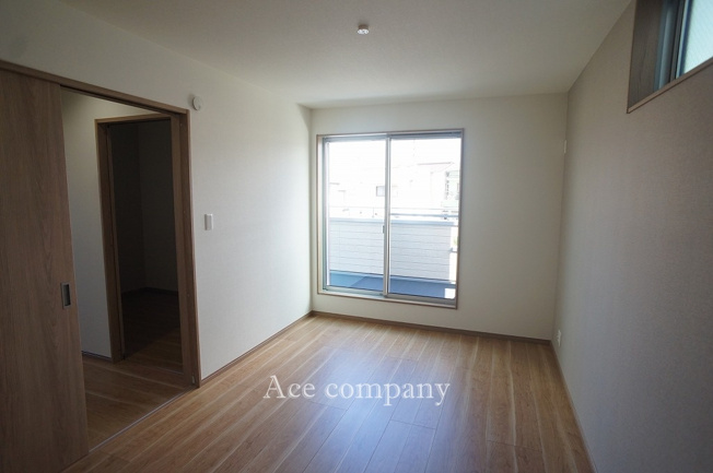 【寝室】 | 東大阪市岩田町1丁目　【E号地】 | 【3階：洋室6.3帖】バルコニーに面したお部屋です☆