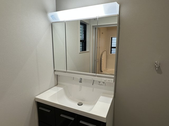 明石市松が丘３丁目新築戸建Ｂ号地の独立洗面台