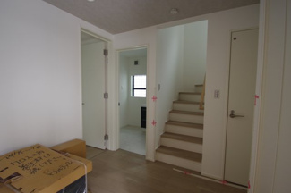 【前面道路含む現地写真】 | 【仲介手数料無料！！】多摩市貝取1丁目　新築戸建て（全1棟）1号棟　6780万円 | 令和７年１２月２６日撮影　建築中