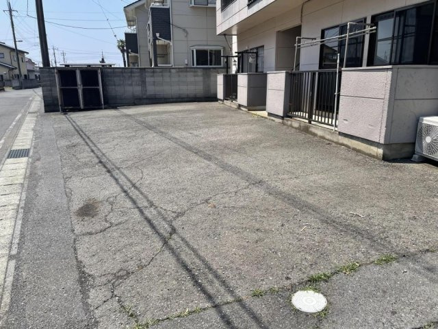 エクセル赤堀の駐車場