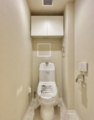 【トイレ】 | 甲南コーポラス | トイレには快適な温水洗浄便座付き
