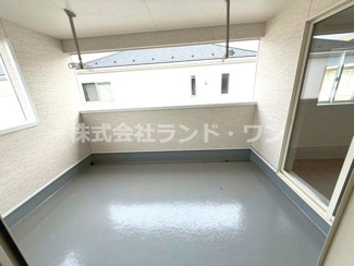 【バルコニー】 | 飯能市双柳　全4棟 1号棟 | テーブルセットを置いて、コーヒータイムやランチなど、もうひとつのリビングのような過ごし方もいいですね♪