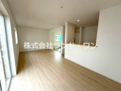 【居間・リビング】 | 飯能市双柳　全4棟 1号棟 | (LDK16.2帖)　ご家族で過ごす穏やかなくつろぎの空間です