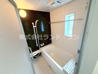 【浴室】 | 飯能市双柳　全4棟 1号棟 | お子様と一緒にバスタイムを楽しめる広々浴室