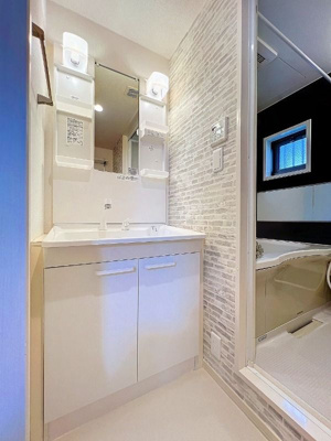 【洗面所】 | Noble Tiara | 忙しい朝には欠かせない洗面所です