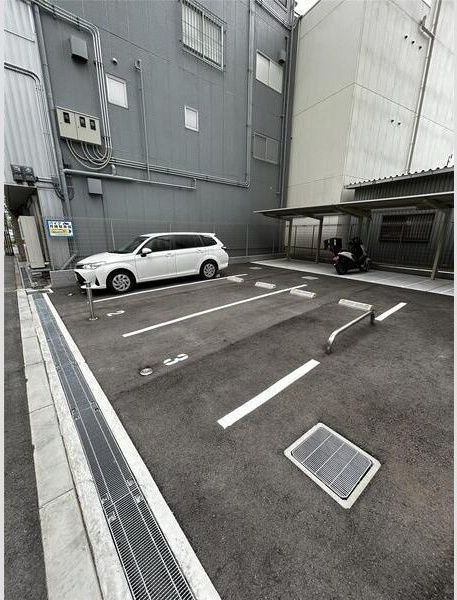 エスリードレジデンス大阪福島フロントの駐車場