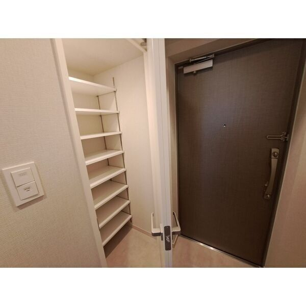 スプランディッド江坂Ⅲの玄関