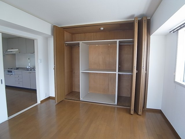 さんくれーる湊川の収納|大きなサイズのクローゼット収納