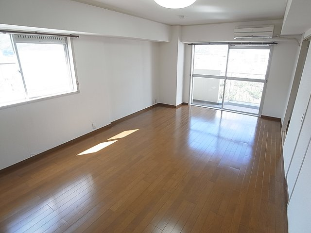 さんくれーる湊川の内装|角部屋の特権、2面窓で日当たり良好