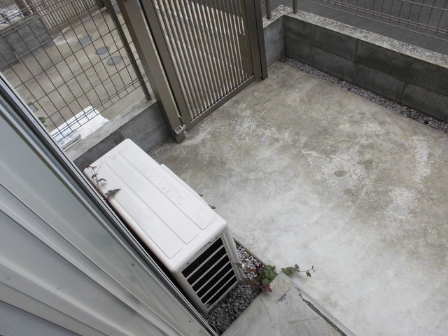 シャンブル三田のバルコニー