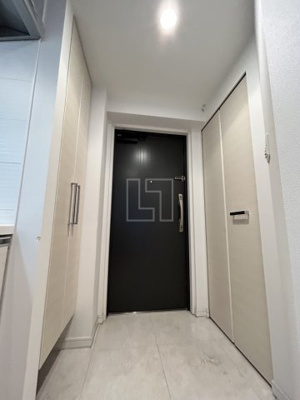 【玄関】 | エスライズ御堂筋本町 | エスライズ御堂筋本　玄関スペース