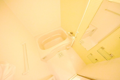 【浴室】 | ヴィラージュ | 落ち着いた空間のお風呂です