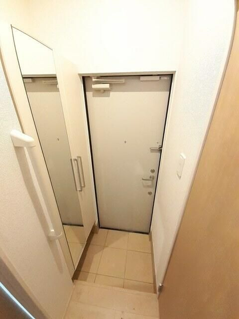 ソレアード西尾久の玄関