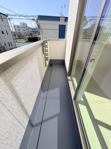 八潮市八潮7丁目　新築戸建　全2棟　1号棟のバルコニー|南向きの明るいバルコニーです