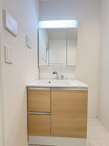 八潮市八潮7丁目　新築戸建　全2棟　1号棟の独立洗面台|同施工会社の参考写真になります。