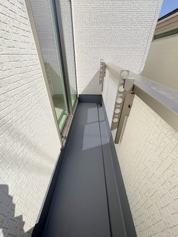 八潮市八潮7丁目　新築戸建　全2棟　1号棟のバルコニー|南向きの明るいバルコニーです