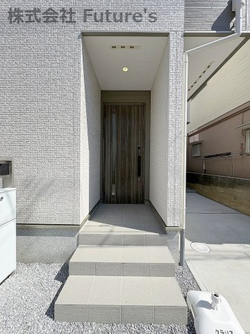 八潮市八潮7丁目　新築戸建　全2棟　1号棟のエントランス|玄関アプローチです