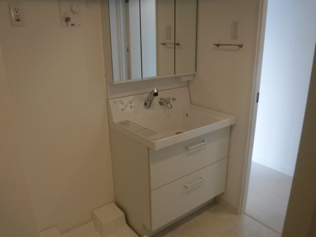 レジェンダリーガーデン赤羽ウェストビューの洗面所