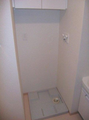 【設備】 | トーシンフェニックス方南町弐番館 | 室内洗濯機置き場。