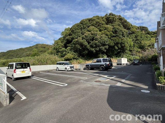 ラ・プレーヌの駐車場