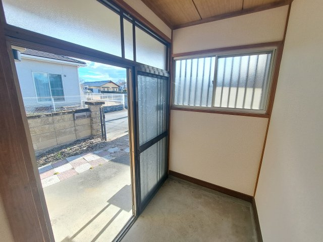 高崎市箕郷町白川 中古住宅の玄関|玄関土間
