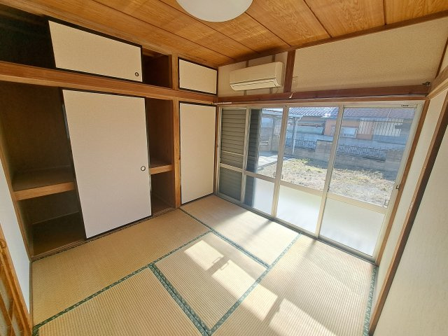 高崎市箕郷町白川 中古住宅の和室|南側和室4.5帖