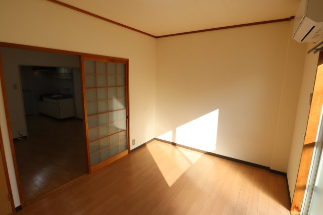 東川サンコーポの洋室