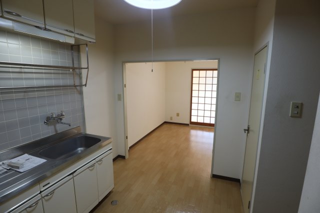 東川サンコーポの居間・リビング